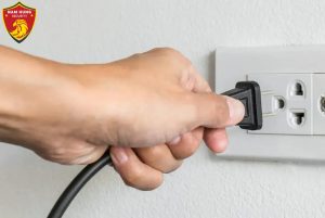 Cách Sử Dụng Ổ Điện Và Phích Cắm An Toàn 3 Kiểm tra việc sử dụng ổ điện và phích cắm thường xuyên