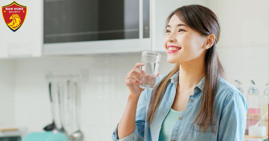 6 Biện Pháp Bảo Vệ Hệ Hô Hấp Khỏe Mạnh 3 Uống nhiều nước để bảo vệ hệ hô hấp