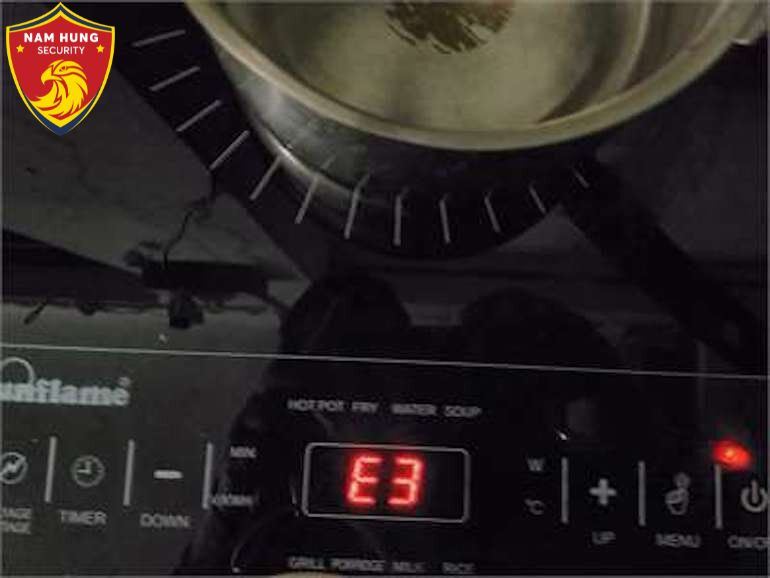 Các Chế Độ Bảo Vệ An Toàn Của Bếp Hồng Ngoại 3 Chế độ bảo vệ an toàn của bếp hồng ngoại-Bảo vệ khi điện áp quá thấp hoặc quá cao