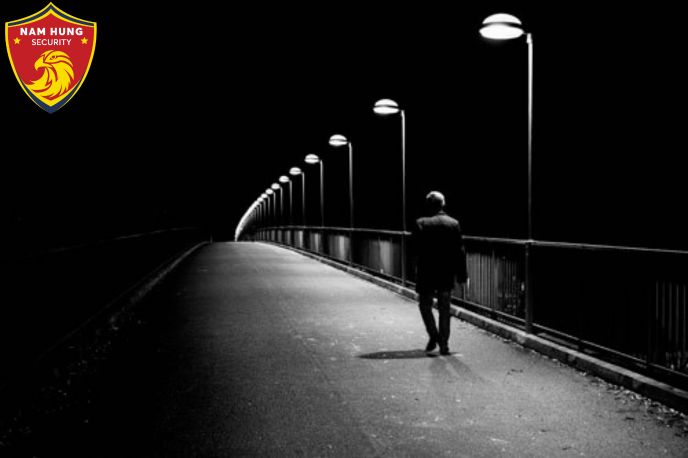 Làm Thế Nào Để Không Bị Bắt Cóc Khi Du Lịch? 4 Không ra ngoài một mình vào ban đêm